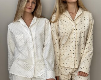 Conjunto de pijama de franela de algodón cepillado con lunares para mujer: cómodo conjunto de camisa y pantalón de corte sastre con botones.