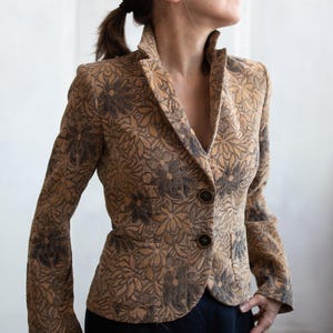 Vintage 90s Floral Tapestry Blazer — Notched Lapels, Two-Button Front, Iridescent Lining, Size 36