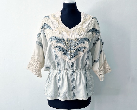 Women white embroidery and lace floral pattern It… - image 1