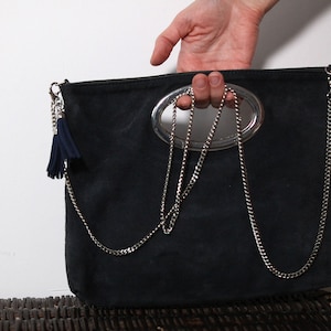 Wildleder echt Leder dunkelblau Loretti Schultertasche mit langem metallic Bügel Y2K style