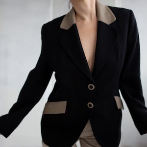 Vintage 90s Wool Black Women&#39;s Blazer Jacket ~ Beige Contrast Lapel Pockets  ~ Two Button Front ~ Straight Fit ~ Office Wear ~ Size Medium