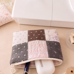 Purple Patchwork Zipper Pouch, Handmade Quilted Coin Purse, Cottagecore Makeup Bag, Floral Lace Cosmetic Pouch Gift