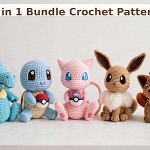 Peut inclure: Un modèle de crochet 5 en 1 comprenant cinq figurines amigurumi faites à la main : une créature bleue ressemblant à un crocodile, une tortue bleu clair, un personnage rose, un animal brun et un petit renard brun à plusieurs queues.