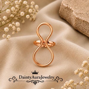 Anillo Infinity Loop, anillo llamativo en forma de ocho dorado, anillo minimalista de círculo abierto, joyería geométrica moderna, regalo único hecho a mano para ella.