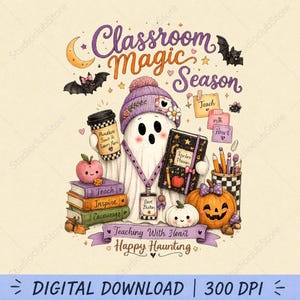 Könnte beinhalten: Eine grafische Illustration eines Geistes mit lila Mütze, der einen Kaffeebecher und einen Planer hält. Umgeben von Büchern, einem Kürbis, einer Fledermaus und einer Mondsichel. Text: Classroom Magic Season, Teach with Heart, Happy Haunting.