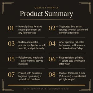 Op de afbeelding: Een zwarte informatieve afbeelding met de titel Product Summary en gouden tekst die acht kenmerken opsomt: antislipbasis, sponslaag, polyester oppervlak, twee dagen uitzetting, opvouwbaar, kleurvast, hygi&euml;nische kleurstoffen en 8 mm dikte.