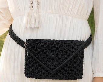 Czarna kopertówka z makramy, ręcznie robiona saszetka na nerkę w stylu boho, poręczna torebka na pasek
