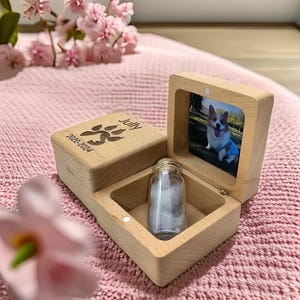 Personalized wooden pet + photo urns, Handcrafted pet fur memory boxes, Carved pet memorial items – touching gifts for dog and cat lovers