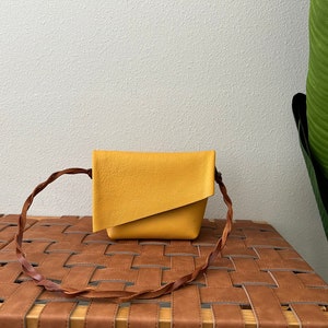 Mango Leather Bag w/Detachable Shoulder Strap