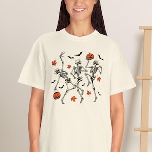 Camiseta Comfort Colors® de esqueletos bailando para Halloween, camiseta vintage de esqueletos bailando, camiseta retro de calabazas para la temporada de Halloween, regalo de Halloween