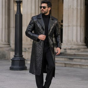 Gabardina de piel de vacuno negra para hombre, abrigo largo con estampado de serpiente.