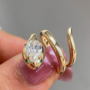 1.50 CT Pear Cut Moissanite Diamond Snake Ring, Spiral Women's Ring, Bezel Setting Engagement Ring, 925 Silver Ring, Animal Jewelry