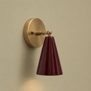 Halverwege de eeuw moderne wandkandelaar messing kegellamp kastanjebruine keramische ijdelheid verlichting gecanneleerde lampenkap bordeaux bordeaux leeslamp armatuur