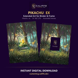 Può includere: Due stampe rettangolari con arte forestale estesa e personaggi Pikachu. La stampa a sinistra mostra una carta collezionabile Pikachu EX al centro del bosco. La stampa a destra presenta un logo centrale viola scuro di CALIFFO CUSTOM TCG.