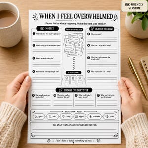 Könnte beinhalten: Ein weißes Arbeitsblatt mit dem Titel When I Feel Overwhelmed in schwarzer Schrift und mit Strichzeichnungen. Es enthält Abschnitte für Notice, Lighten the Load und Choose One Next Step mit nummerierten Aufforderungen und leeren Zeilen.