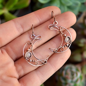 Cadeau idee! Koperen Maan Swirl Oorbellen. GRATIS VERZENDING. Koperen oorbellen. Draad Sieraden. Maan Sieraden. Boho Oorbellen. Natuurliefhebber. Uniek cadeau