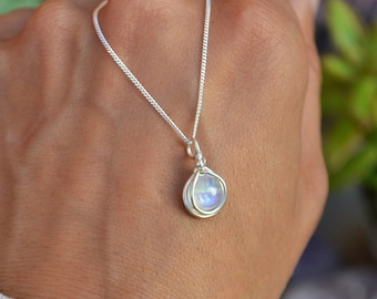 Sterling Silver Moonstone Pendant. Dainty Gemstone Necklace. Silver Jewelry. Rainbow Moonstone Silver Pendant. Silver Moonstone Necklace.