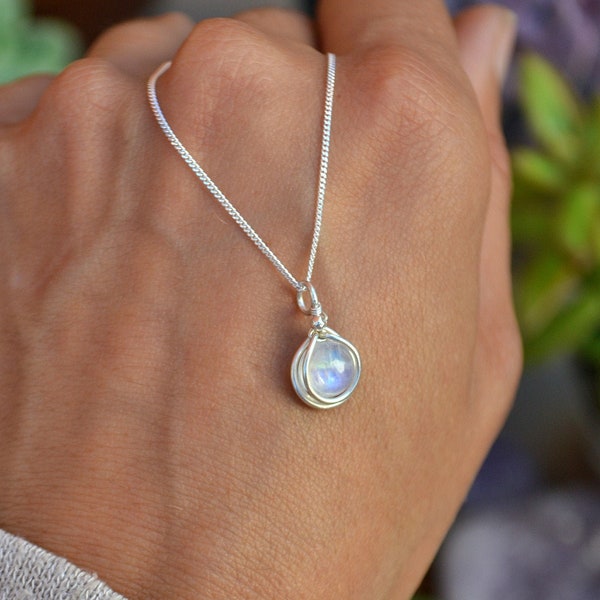 Sterling Silver Moonstone Pendant. Dainty Gemstone Necklace. Silver Jewelry. Rainbow Moonstone Silver Pendant. Silver Moonstone Necklace.