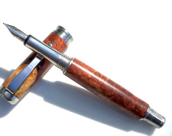 Pluma estilográfica de madera torneada a mano - Amboyna Burl - Fabricada en EE. UU. Herrajes de acero inoxidable - 501FPSSE