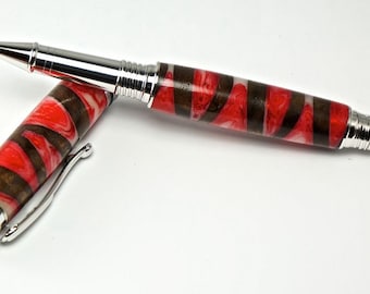 Kulspetspenna i trä - Claro valnötsfärgad och polkagrisröd akryl - vacker rodiumbeslag - 344RBA