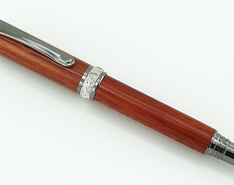 Houten vulpen op maat: prachtige houten vulpen met bloed: vul- of rollerpen Kies een stijl: zwart titanium en rhodium: 833FP/RB CNA