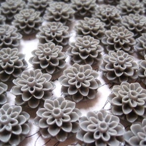 15mm Flower Cabochons 6 to 20 pcs Resin Cabochon Flowers Turquoise Dahlia Mum Flower