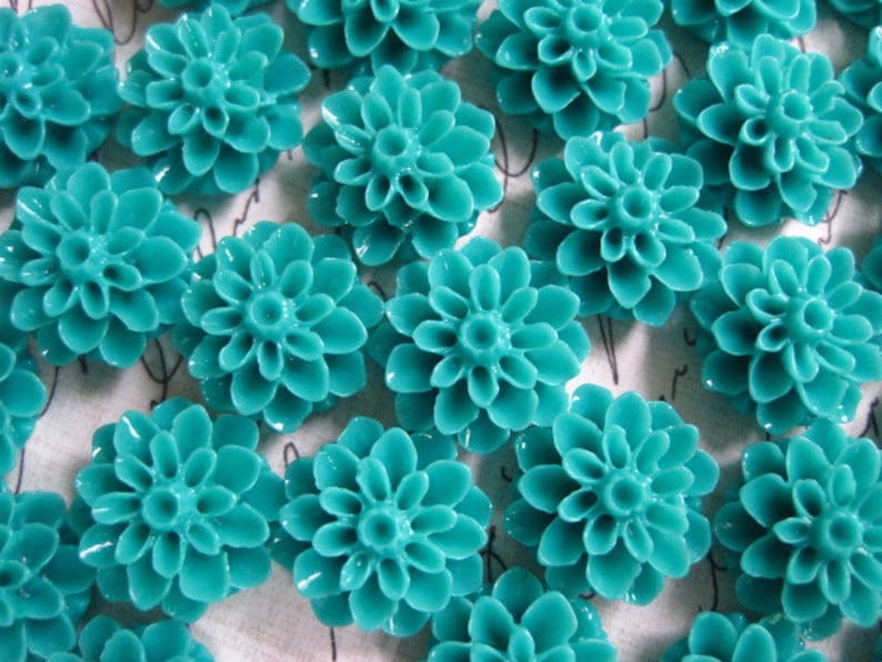 15mm Flower Cabochons  6 to 20 pcs Resin Cabochon Flowers Turquoise Dahlia Mum Flower