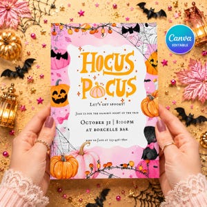Könnte beinhalten: Eine rechteckige Halloween-Einladungskarte mit rosa Hintergrund, orangefarbenen Kürbissen, schwarzen Fledermäusen und Spinnenweben. Der Text lautet Hocus Pocus, Let's get spooky!, Join us for the scariest night of the year, October 31, 8:00pm, at Borcelle Bar, und RSVP to Jane at 123-456-7890.