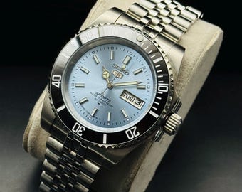 Vintage Seiko 5 Sports Automatic Men's Wrist Watch: Blue Dial, Glow in Dark