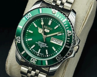 Vintage Seiko 5 Sports Automatic Men's Wrist Watch: Green Dial, Jubilee Bracelet