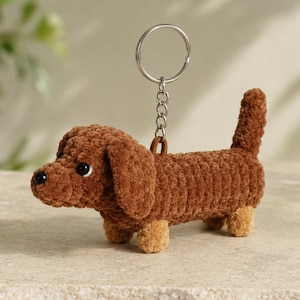 Virkat taxmönster, handledning för amigurumi-hundnyckelring (PDF)