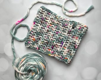 Luxus Grau-Grün Schieferblau gesprenkelte Merino Wolle Halswärmer - Hand gestrickter Schlauchschal aus handgefärbtem Garn
