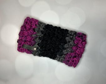 Schwarz und Pink handgehäkelte Ohrenwärmer
