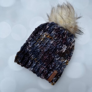 Luxe blauwe muts van merinowol - donkere herfsttinten Theo beanie handgebreide muts met handgeverfd garen