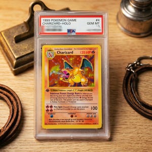 Carta Charizard olografica senza ombra del set base 1999, prima edizione, incapsulata con certificazione PSA 10, copia decorativa da collezione.