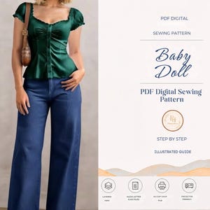 Peut inclure: Un patron de couture numérique PDF intitulé Baby Doll présentant un chemisier vert foncé à manches courtes avec un devant froncé et une fermeture boutonnée, associé à un jean bleu large. Le document inclut des instructions étape par étape.