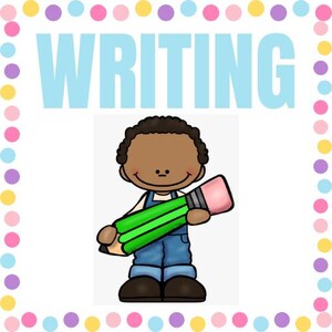 Puede incluir: Un letrero de aula con la palabra WRITING en letras grandes de color azul claro en la parte superior. El borde consiste en puntos coloridos. Una ilustración de dibujos animados de un niño de piel oscura y pelo rizado sostiene un lápiz verde.