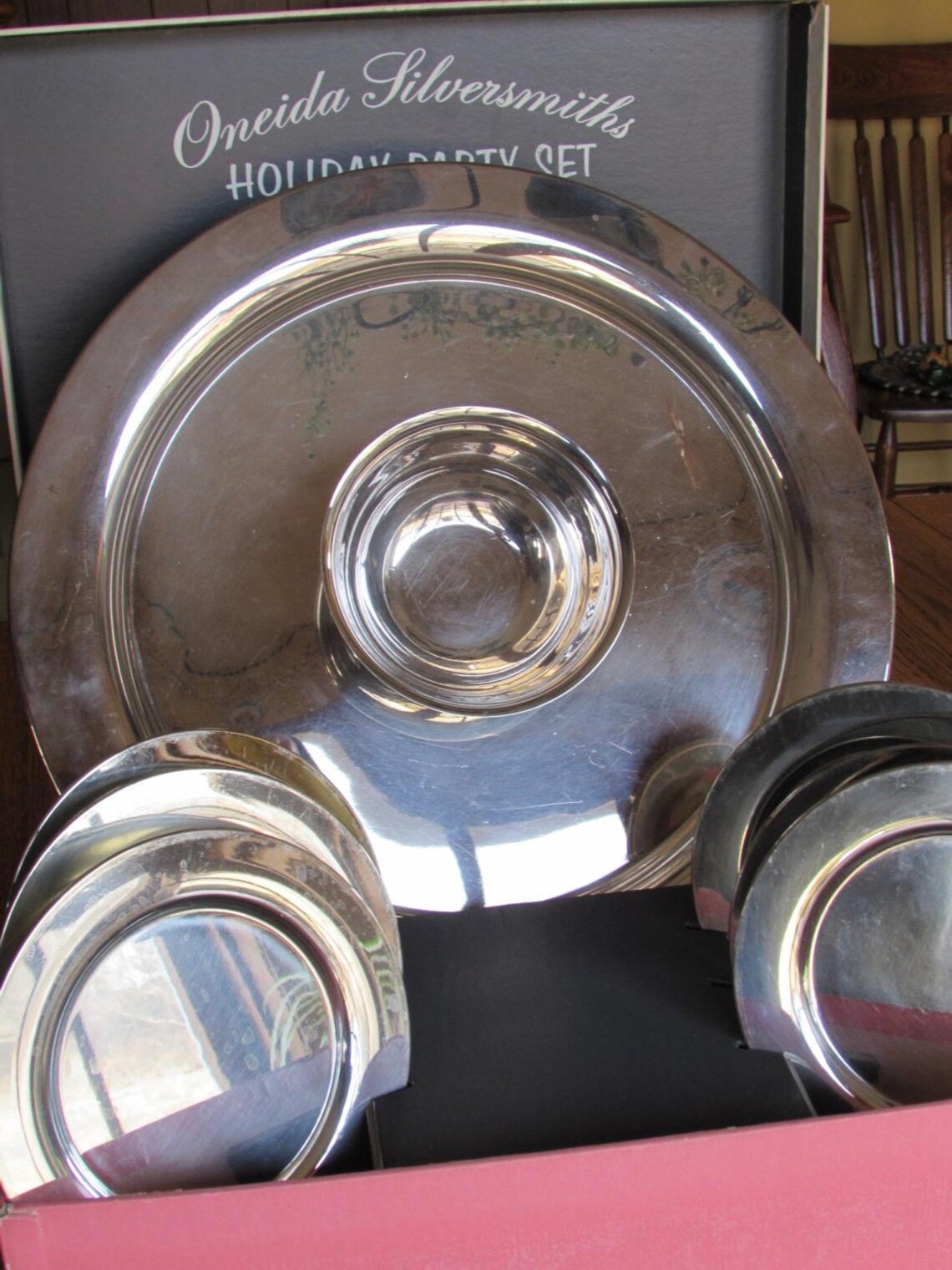 Oneida Silversmiths Silverplate Platter, Chip Bowl, and Six Plates in