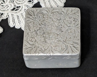 Rene Lalique-Designed LOV-LOR by Cheramy Powder Box 1940s Vintage