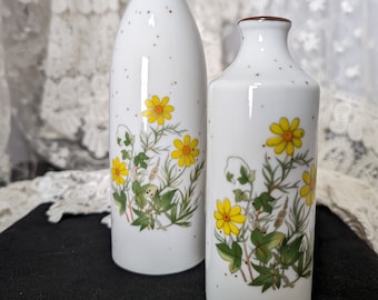 Pair of Takahashi Style Vintage Cottagecore Speckled Japanese Stoneware Budvases with Wildflowers