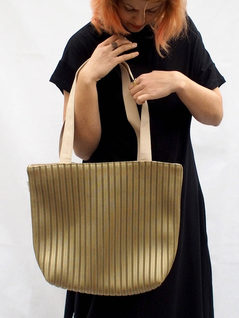 Beach Tote Gold Bag Golden Bag Book Bag Side Bag Vegan Hand Bag Tote Bag Women Tote Shopping Bag Waterproof Tote Bag Market Tote