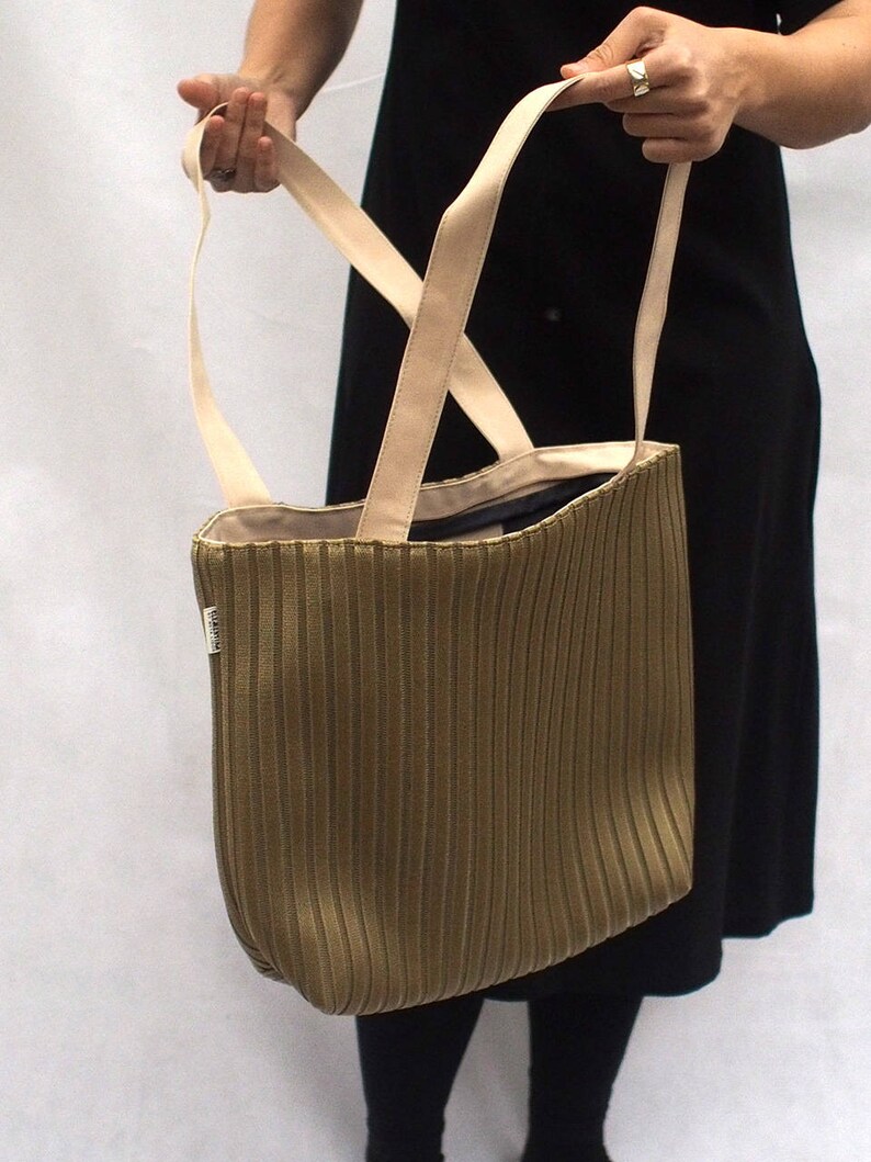 Beach Tote Gold Bag Golden Bag Book Bag Side Bag Vegan Hand Bag Tote Bag Women Tote Shopping Bag Waterproof Tote Bag Market Tote