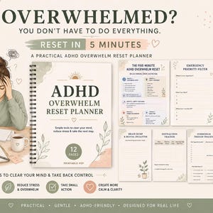 Op de afbeelding: Een ADHD Overwhelm Reset Planner met spiraalbinding, met een omslag met de titel en 12 weergegeven pagina's. De afbeelding bevat een illustratie van een persoon die het hoofd vasthoudt, een laptop, een mok en diverse taakgerichte plannerbladen.