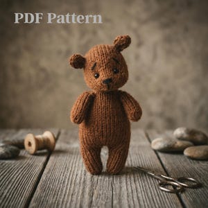 Strickanleitung für einen Teddybären aus Kindertagen (PDF), Retro-Erinnerungsbär, flach gestrickt mit zwei Nadeln, 15 cm großes Geschenk im Vintage-Stil