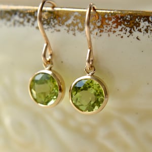 Pendientes de peridoto, pendientes de gema, piedra verde, joyería con la piedra natal de agosto, ideas de regalo para mujer