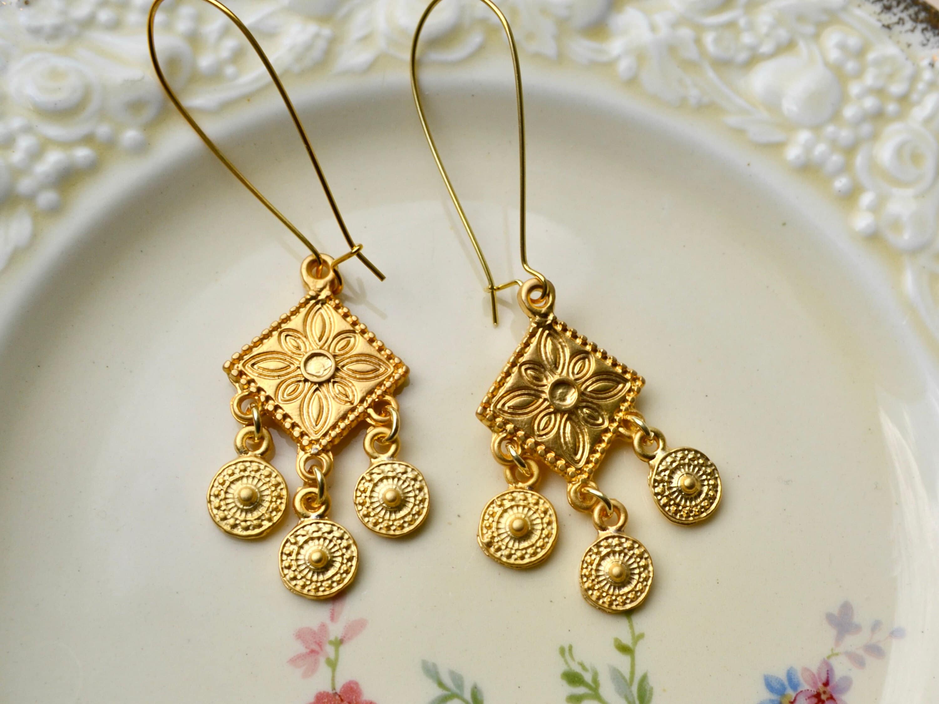 Middle eastern store style jewelry