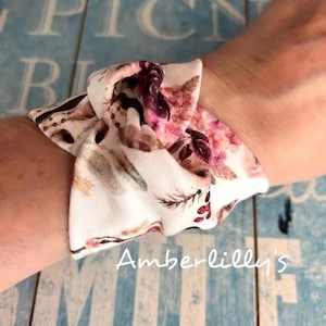 Manchette attrape-rêves en tissu, bracelet large bohème, cadeau pour un anniversaire, idée de dissimulation de tatouage, bijoux en tissu, bracelet en tissu