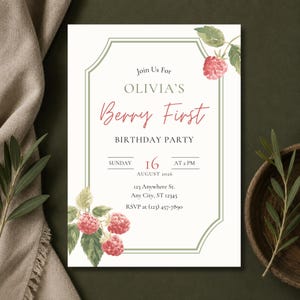 Invitación de cumpleaños "Berry First Raspberry", descarga instantánea y editable en Canva.