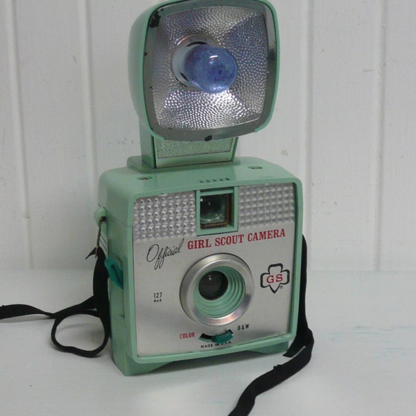 RESERVED Rare 1960s GIRL SCOUT 127 Camera with Flash, Mint Green, Official Scout Camera, Collectible  - Vintage Travel Trailer Decor