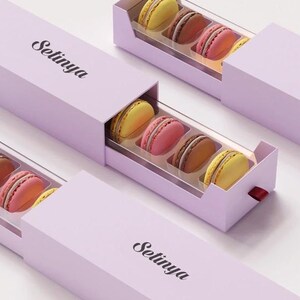Boîte à macarons personnalisée | Emballage pour pâtisserie | Présentoir vitrine | Finition kraft avec logo | Identité visuelle pour boulangers